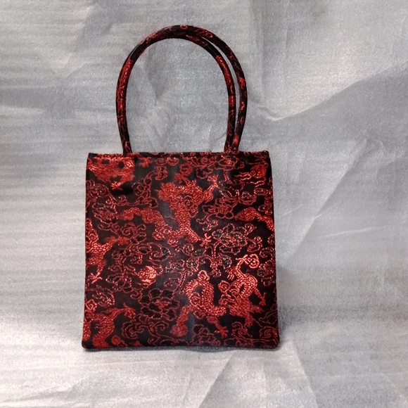 Sleek Black & Red Silky Asian Inspired Little Purse by Lindsey's - Picture 1 of 4